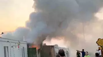 Adıyaman'daki Konteyner Kentte Yangın Korkuttu