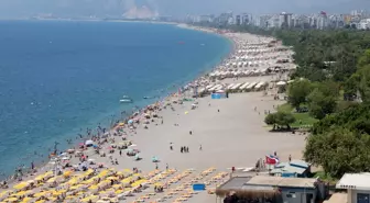 Antalya'da Sıcak Hava ve Yoğun Turist Akını