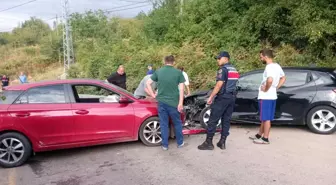 Kocaeli'de Otomobil Çarpışması: 4 Yaralı