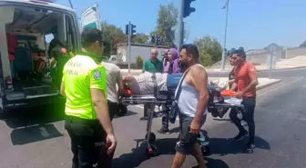 Manavgat'ta Trafik Kazası: Motosiklet Sürücüsü Yaralandı, İki Genç Kız da Zarar Gördü