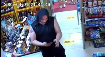 Ecel, alışveriş esnasında gülerken yakaladı
