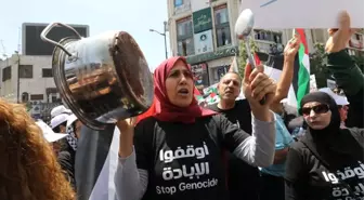 Filistinliler, İsrail'in Gazze'ye Yönelik Saldırılarını Protesto Etti