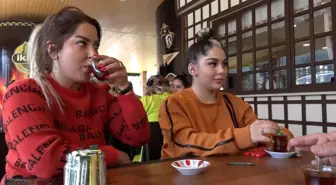 Böbrek Taşı Riskini Azaltmak İçin Yeterli Su Tüketimi Önerisi