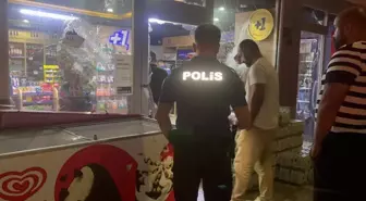 Alkollü Kişi İş Yerinin Camlarını Kırdı, Güvenlik Kamerasında Anbean Kaydedildi