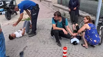 Aksaray'da Freni Tutan Bisikletle Yokuş Aşağı İnen İki Çocuk Aydınlatma Direğine Çarptı