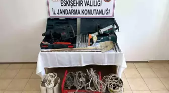 Eskişehir'de Kaçak Kazı Yapan 3 Kişi Suçüstü Yakalandı