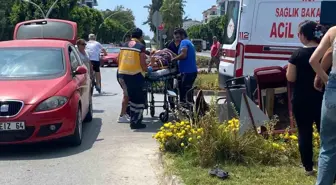 Gazipaşa'da Otomobil ve Elektrikli Motosiklet Çarpıştı: Baba ve Oğlu Yaralı