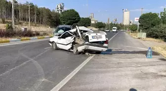 Sivas'ta Trafik Kazası: Fiat Hurdaya Döndü, Sürücü Yaralandı