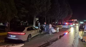 Kartepe'de Otomobil Çarpışması: 4 Yaralı