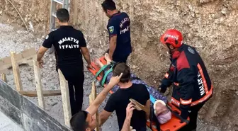 Malatya'da İnşaat Alanına Düşen Kişi İtfaiye Tarafından Kurtarıldı