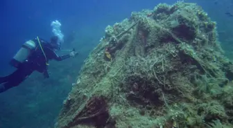 ÇOMÜ Ekipleri Ayvalık'ta Hayalet Ağ Temizleme Çalışmaları Yapıyor