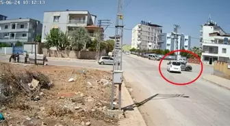 Hatay'da Sağdan Sollama Kazası: İki Sürücü Hafif Yaralandı