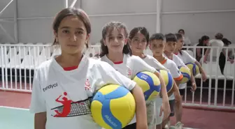 Şırnak'ta 'Fabrika Voleybol' Projesi ile 1200 Çocuk Voleybol Eğitimi Aldı