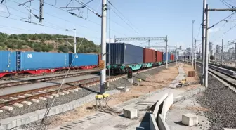 Türkiye-Çin-Avrupa Demiryolu Hattı'nda yola çıkan iki yük treni İstanbul'a ulaştı