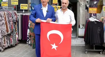 Ümraniye Belediyesi 40 Bin Türk Bayrağını Hane ve Esnafa Ulaştırdı