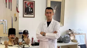 Polis Müzesi'nde çalışan sanatçı polis oldu