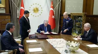 29 generalin görev süreleri 1 yıl, 478 albayın görev süreleri 2 yıl uzatıldı