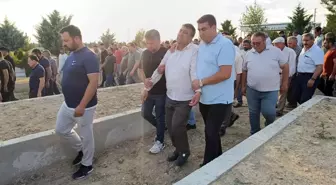 İki çocuk, serinlemek için girdikleri göletten çıkamadı