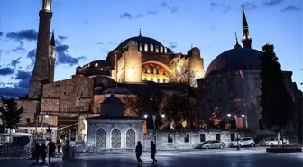 Ayasofya Camii'nde ne oldu? Ayasofya'da kundaklama olayı nedir? - SON DAKİKA