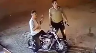 Kırıkkale'de Plakasız Motosikletin Yanında Kaçan Gençler Güvenlik Kamerasında