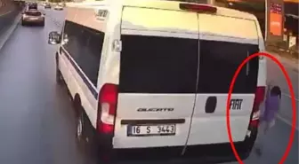 Bursa'da Otizmli Çocuğu Kurtarmak İçin Servis Şoförü Kaza Yaptı