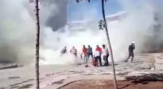 Gaziantep'te Park Halindeki Otomobil Alev Alev Yandı
