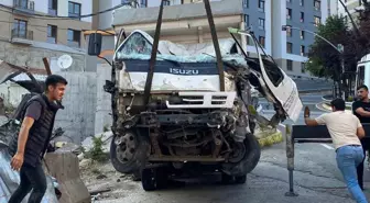 Kocaeli'de Kamyonet Kazası: Sürücü Sağlık Ekiplerine Teslim Edildi
