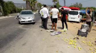 Mersin'de Trafik Kazası: Sürücü Kaçtı, Yöresel Ürün Tezgahına Çarptı