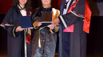 50 Yaşında Sanat Tarihi Bölümünü Birincilikle Tamamladı