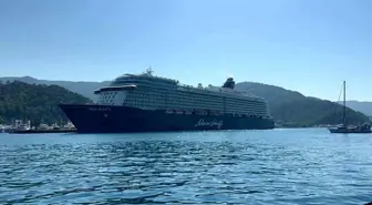 Malta Bayraklı 'Mein Schiff 5' Gemisi Marmaris'e Yanaştı