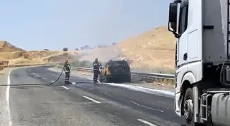 Diyarbakır'da Seyir Halindeki Araçta Yangın Çıktı