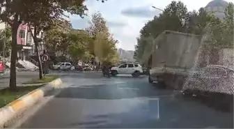 Esenyurt’ta Otomobil-Motosiklet Kazası: Sürücü Yaralandı