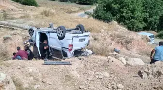 Siirt'te Hafif Ticari Araç Devrildi: 5 Yaralı
