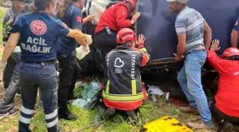 Balıkesir'de Trafik Kazası: Sürücü Yaralı Kurtarıldı