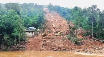 Hindistan'da Heyelan: 100 Kişi Kayboldu