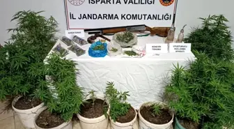 Isparta'da Uyuşturucu Operasyonu: 420 Gram Esrar ve Silah Ele Geçirildi