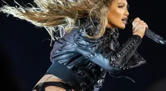 Jennifer Lopez Muhteşem Enerjisi ve Dans Şovlarıyla İstanbul'u Büyüledi