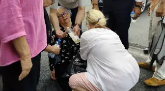 Tutuklu CHP'li başkanın annesi hastane önünde fenalık geçirdi
