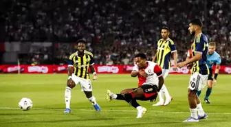 Fenerbahçe, Feyenoord Maçında İlk Yarıyı Geride Kapattı