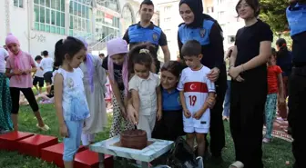 Amasya'da Polislerden Kur'an Kursu Öğrencilerine Pasta Sürprizi