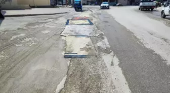 Belediyenin yapmadığı yola esnaftan ilginç çözüm