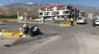 Erzincan'da Elektrikli Bisiklet ile Otomobil Çarpıştı: 1 Yaralı