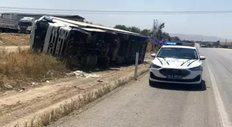 Konya'da Tır Devrildi, Sürücü Hafif Yaralandı