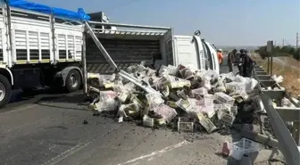 Gaziantep'te Lastiği Patlayan Kamyonet Yana Yattı: İki Yaralı