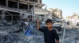 İsrail'in Gazze Saldırılarında Can Kaybı 61 Bini Geçti