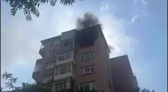 Kadıköy'de 11 Katlı Binada Yangın: Aile Kurtarıldı