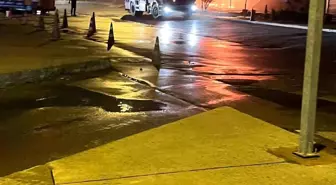 Kartal'daki Balıkçı Barınağında Yangın: 5 Dükkan Kül Oldu