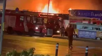 Kartal'da Balıkçı Barınağında Yangın: 4 Restoran Kullanılamaz Hale Geldi