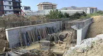 Antalya'da İnşaatta Düşen İşçi Ağır Yaralandı