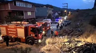 Sakarya'da Elektrik Direğinde Patlama Yangına Neden Oldu